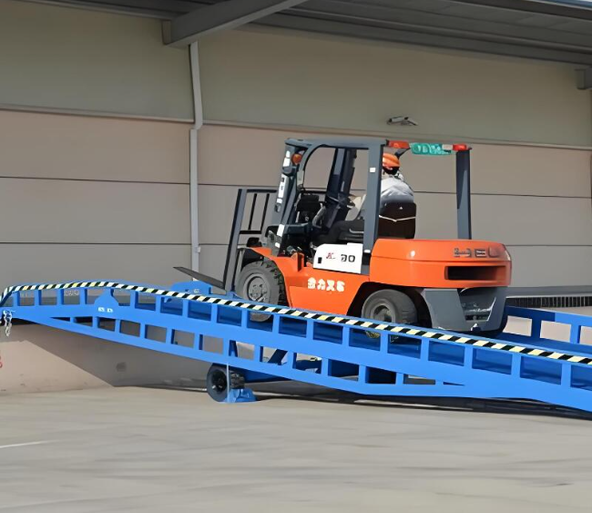 利津移动式卸货平台（叉车用）